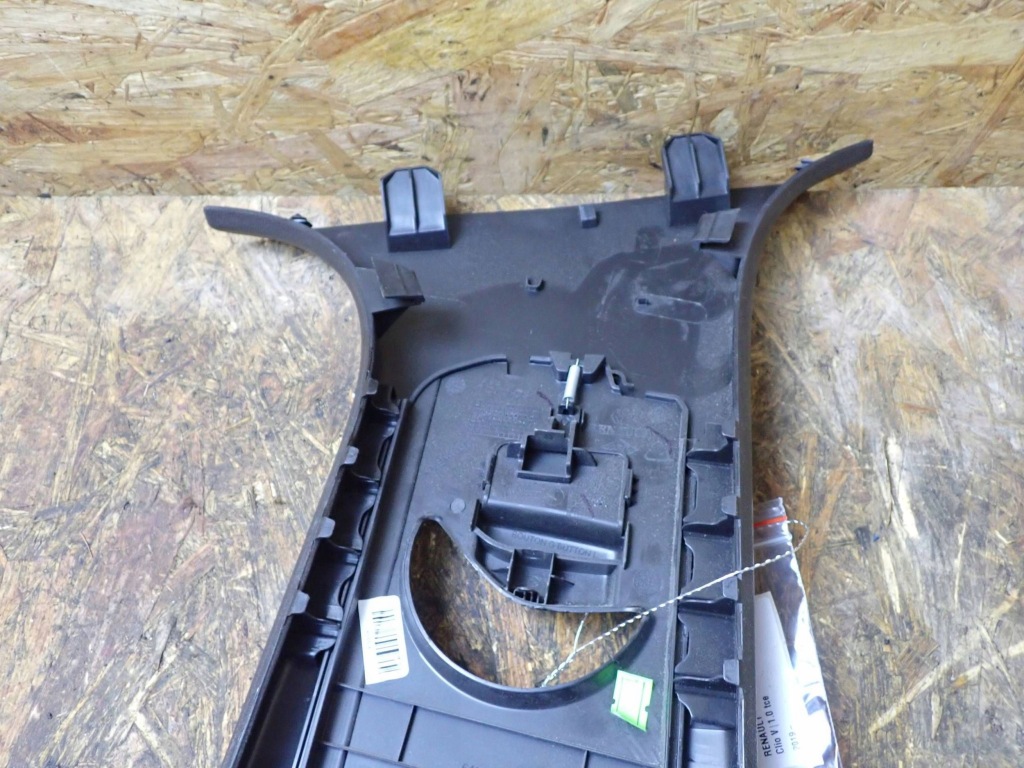 Элемент  отделка стойка renault clio v левая сторона Недорого