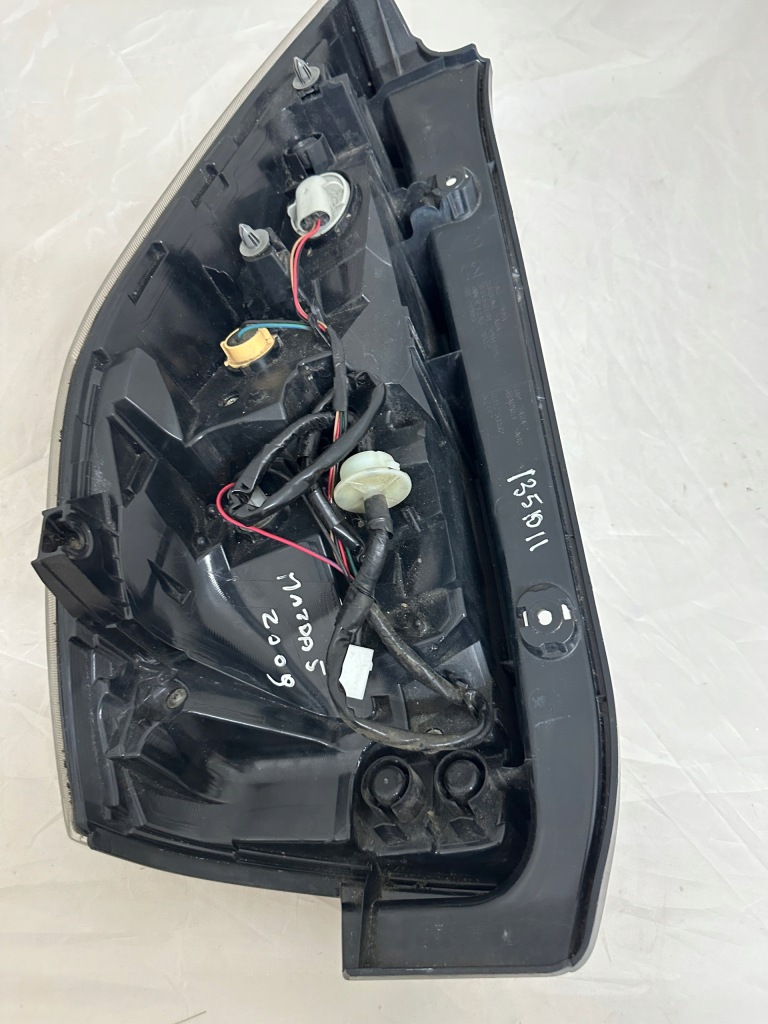 Фара правый  задний  задняя led mazda 5 sport Оригинал