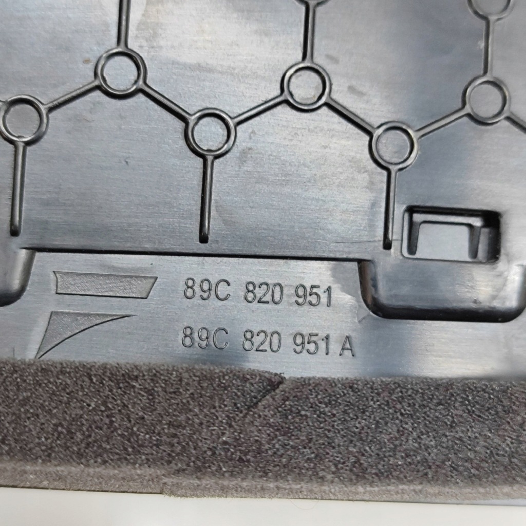 фото №8, Audi q4 sportback e-tron 2024 форсунки / ґрати обдув панелі приладової панелі