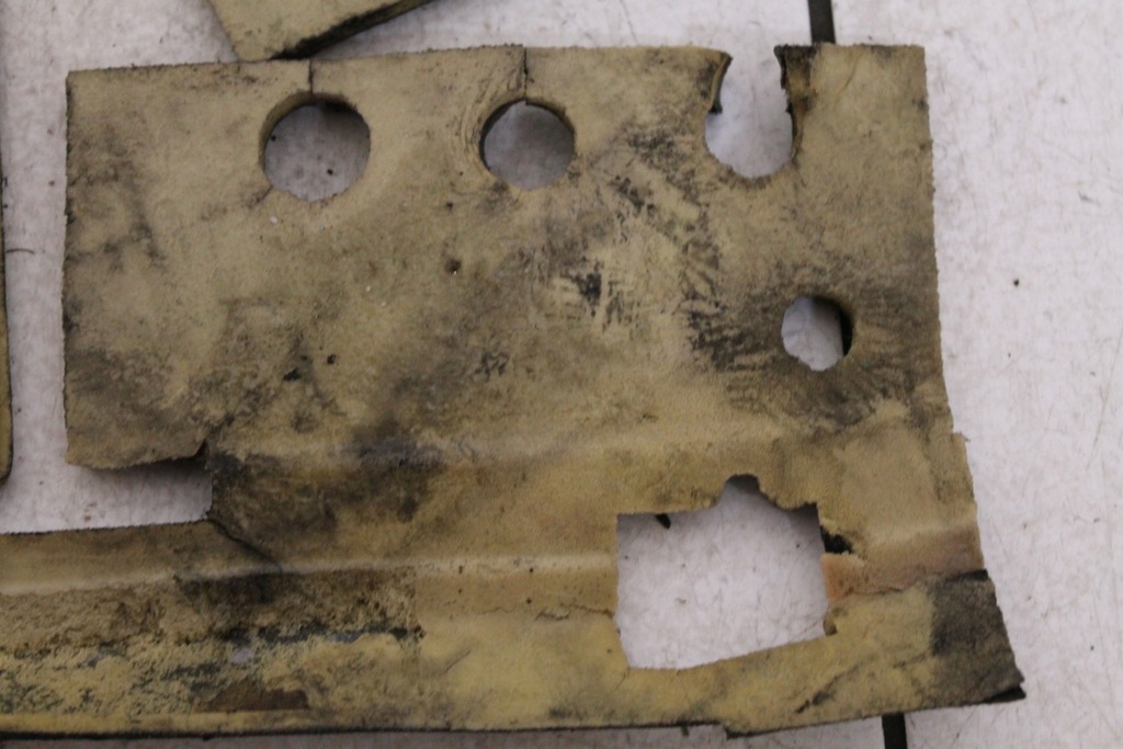 фото №5, Audi r8 420 06- шумоизоляция пена туннеля коробки