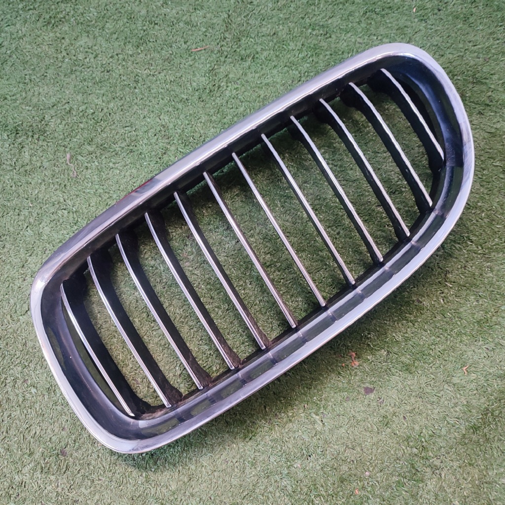 фото №1, Решётка радиатора решётка радиатора левая bmw e90 e91 lci 7201969