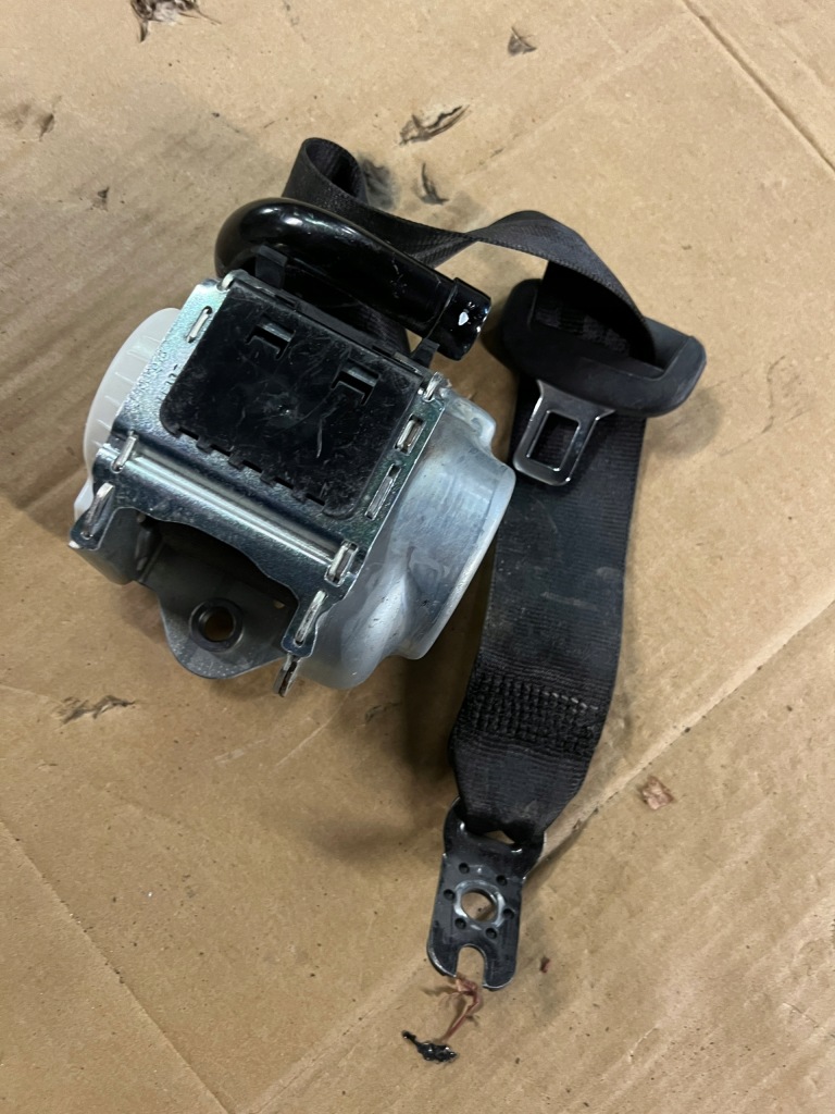 фото №1, Audi a5 8w pas безопасности левый задняя 8w0857805b