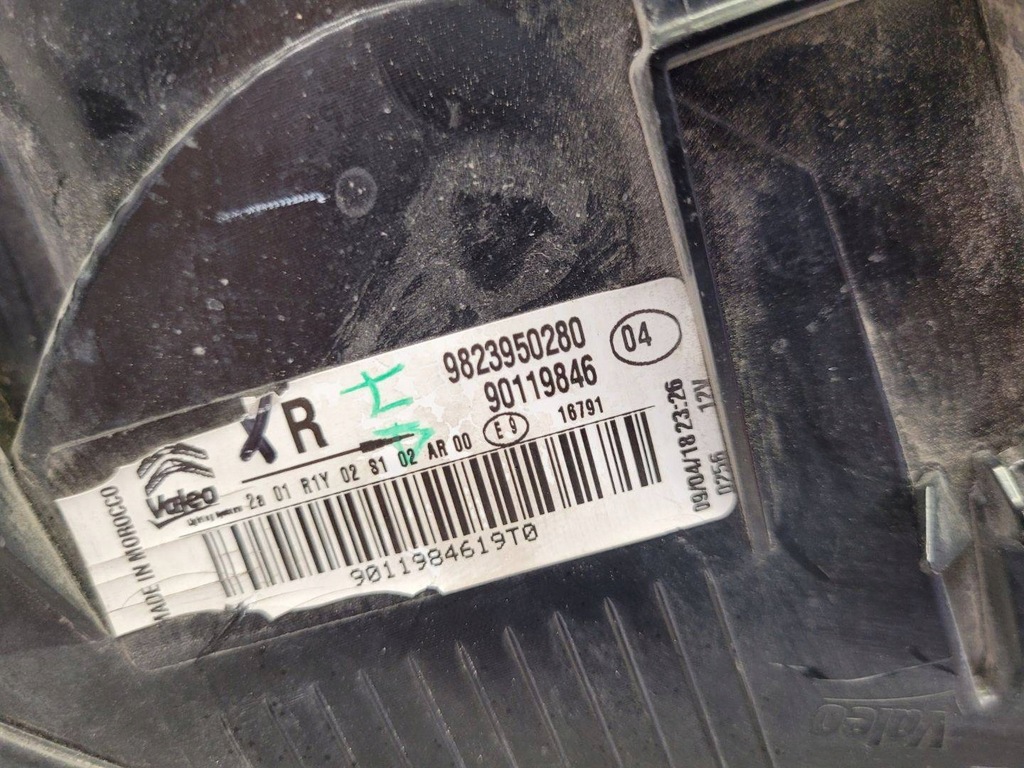 фото №11, Лампа задняя правая сторона citroen c4 cactus 2016 9823950280