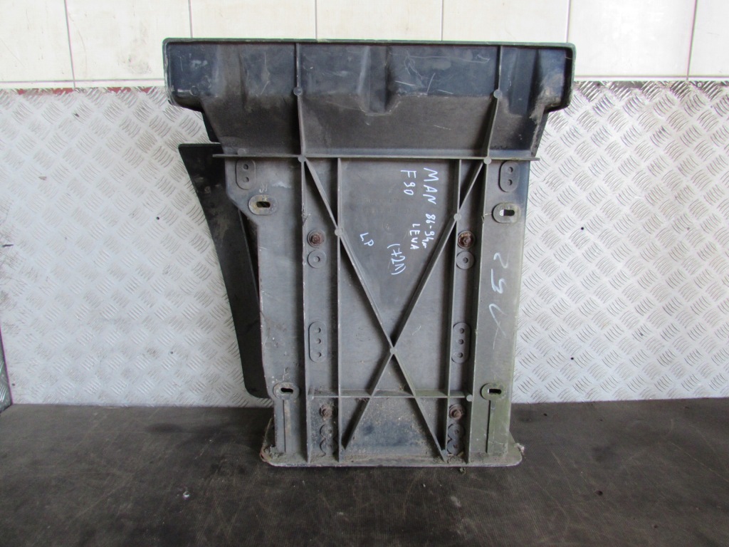 Пороги корпус ступени левый перед 81615100129 man f90 86-94 r. Недорого