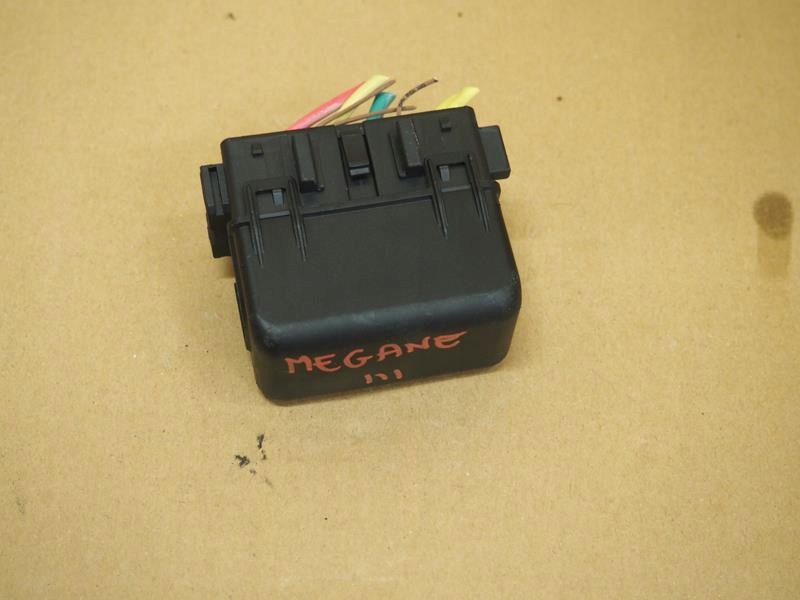 фото №3, Коробка реле renault megane iii 8200222933
