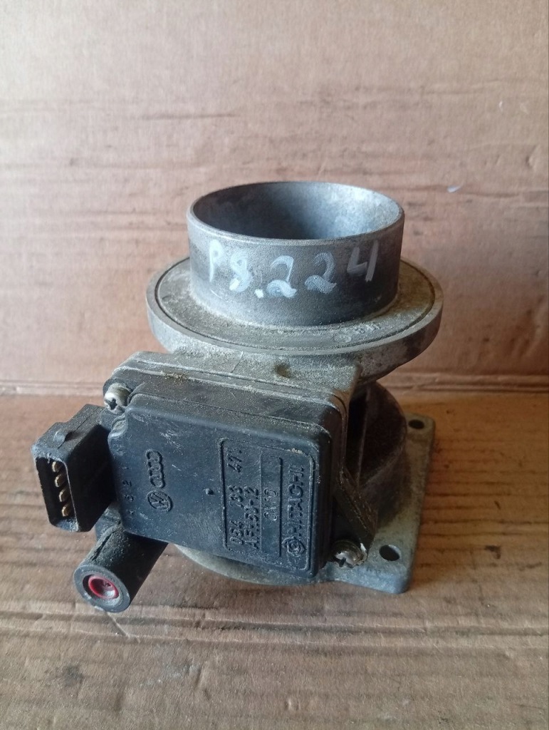 Купити Витратомір audi оригінальний номер 054133471