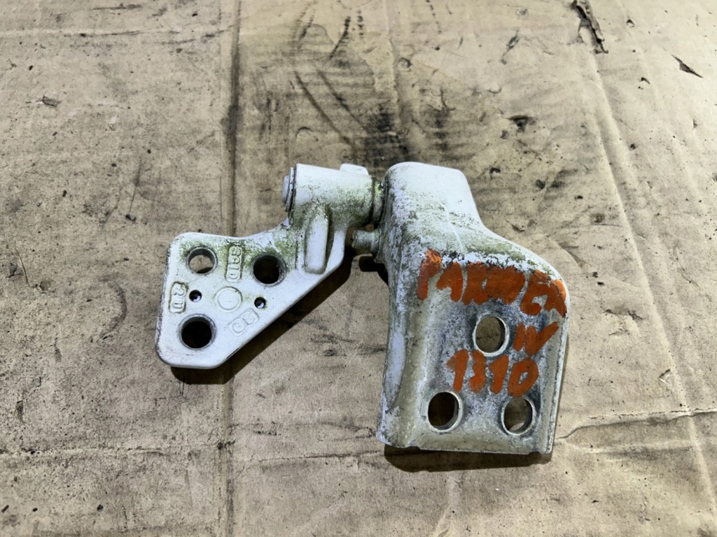 Купити Петля двері нижній правий задній peugeot partner iv rifter