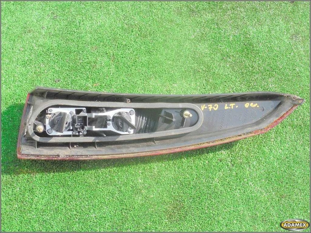 фото №4, Volvo v70 2.4 d5 2003 - лампа левая задняя верхний