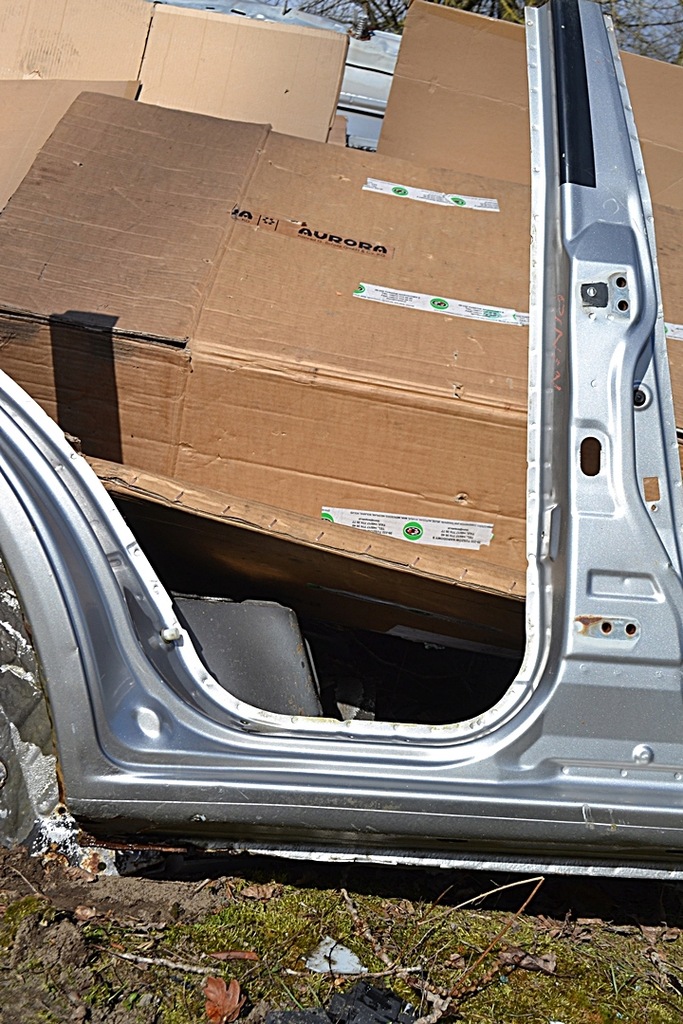 фото №7, Pajero pinin 5-дверь правый порог + блок двигателя средний