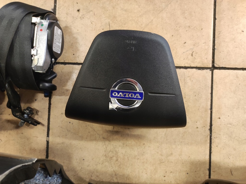 фото №5, Приборная панель консоль подушки безопасности ремни volvo v60 i lift