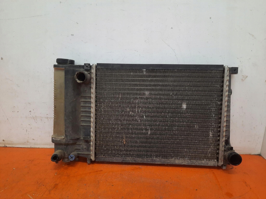 Bmw seria 3 e36 90-99 радіатор води 17128350 Зі Шроту