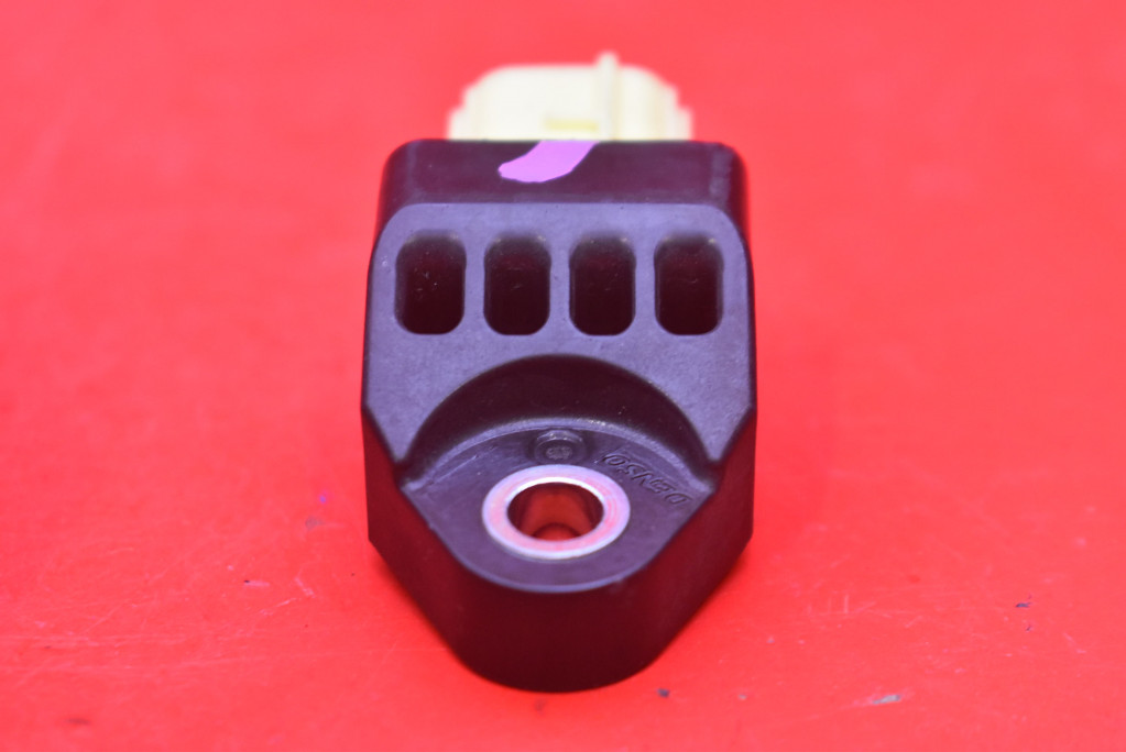 Датчик ударный 89831-0d090 toyota yaris 3 3 14-17 в Украине