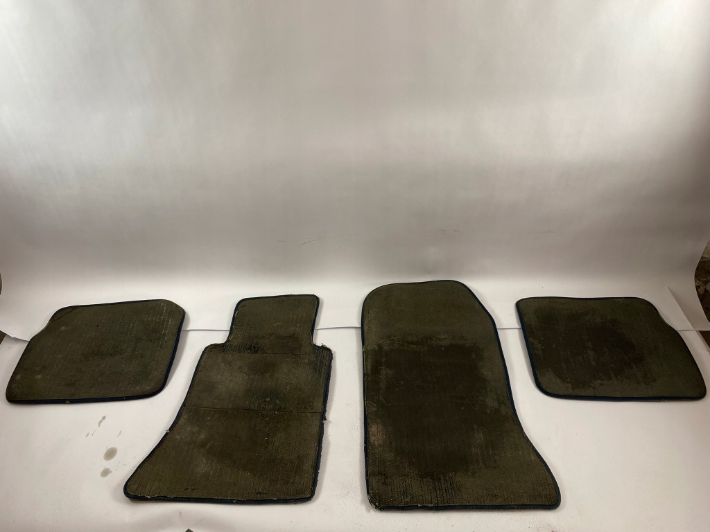 Коврики комплект  велюровые перед задний  правый левый mercedes w124 niebieskie granat Недорого