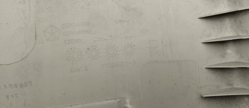 фото №9, Обшивка правый багажника обивка задняя chrysler grand lancia voyager 08-