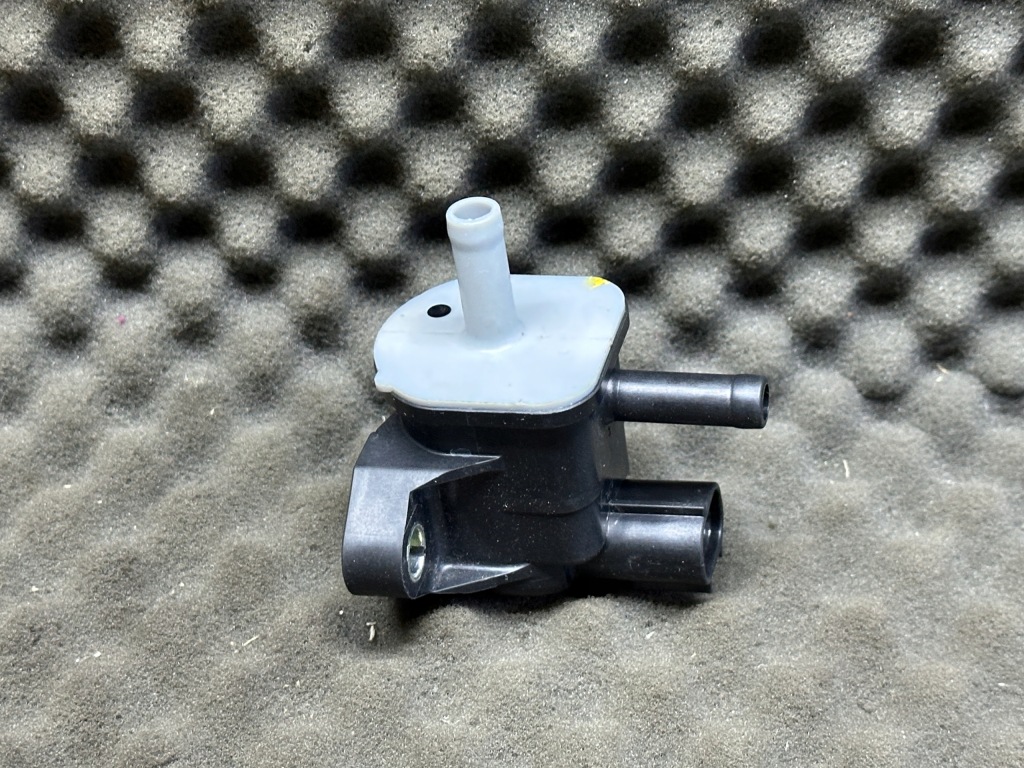 Купити 90910-wc003 клапан вакууму peugeot citroen toyota