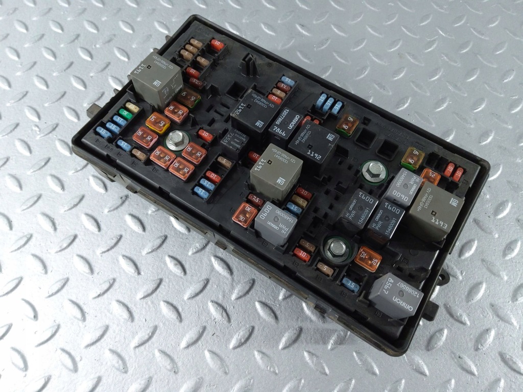 Коробка предохранителей комплектная cadillac xts 22873758 Недорого