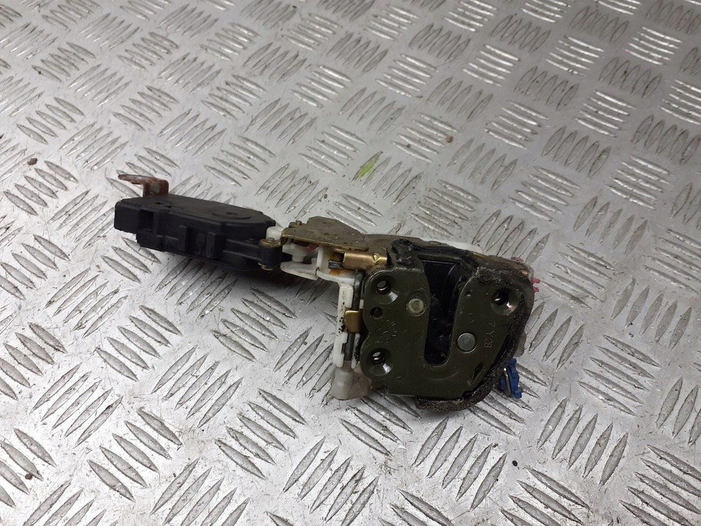 фото №2, Замок дверь центральный правый перед subaru forester