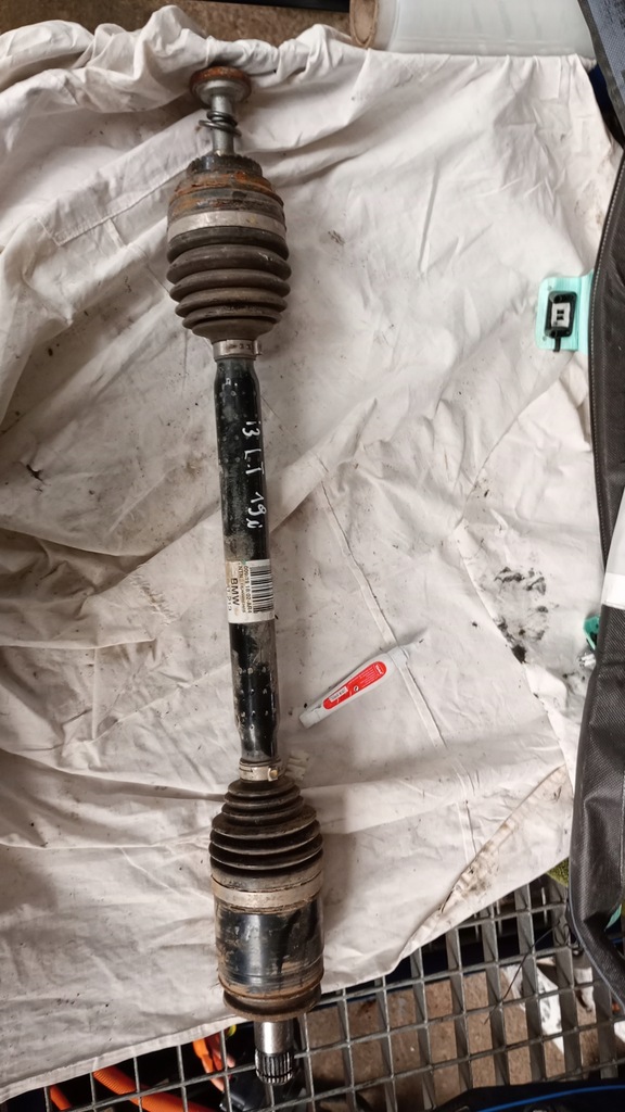 фото №1, Bmw i3 l01 приводной вал левая 7641213