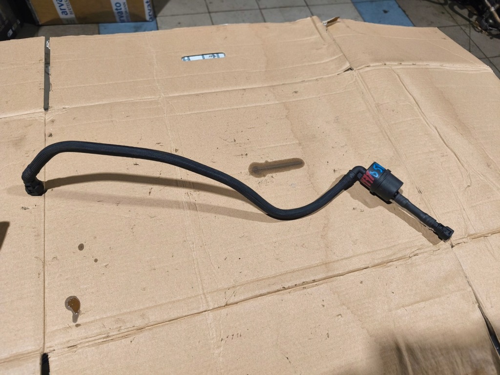 Купити Bmw 2.0 i труба шланг вентиляції пального 8663978