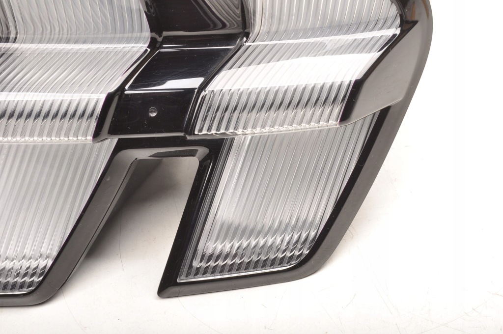 фото №2, Ford mustang mach-e лампа права задня rj8b-13404-ac