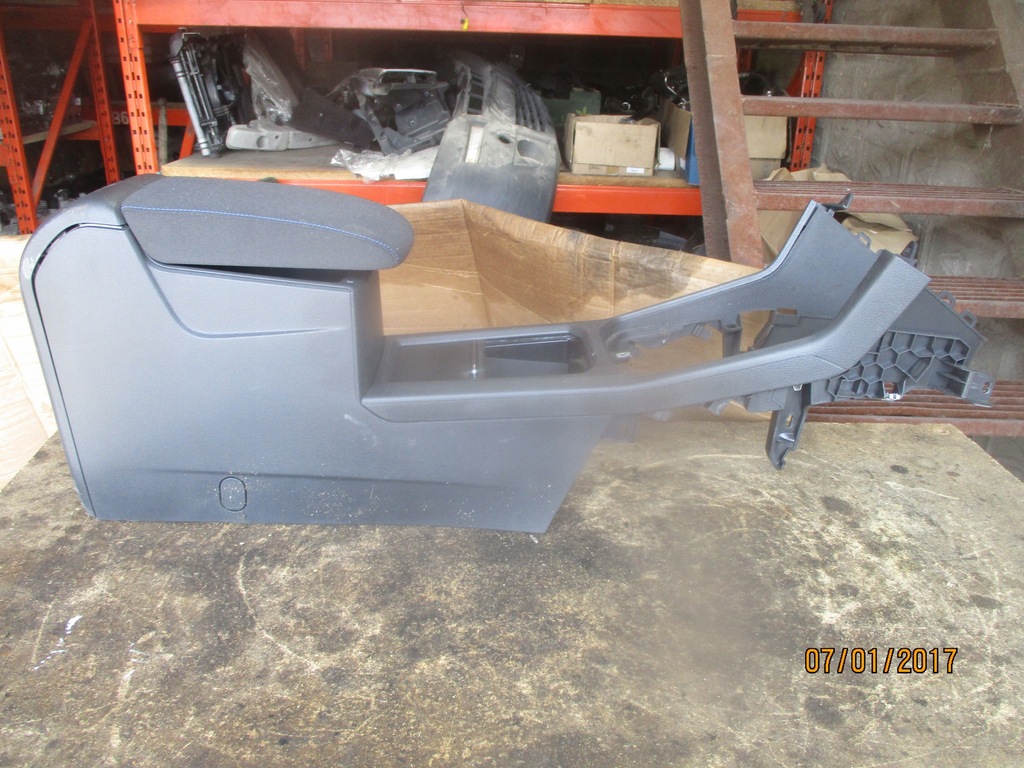 фото №6, Туннель средний подлокотник vw golf sportsvan