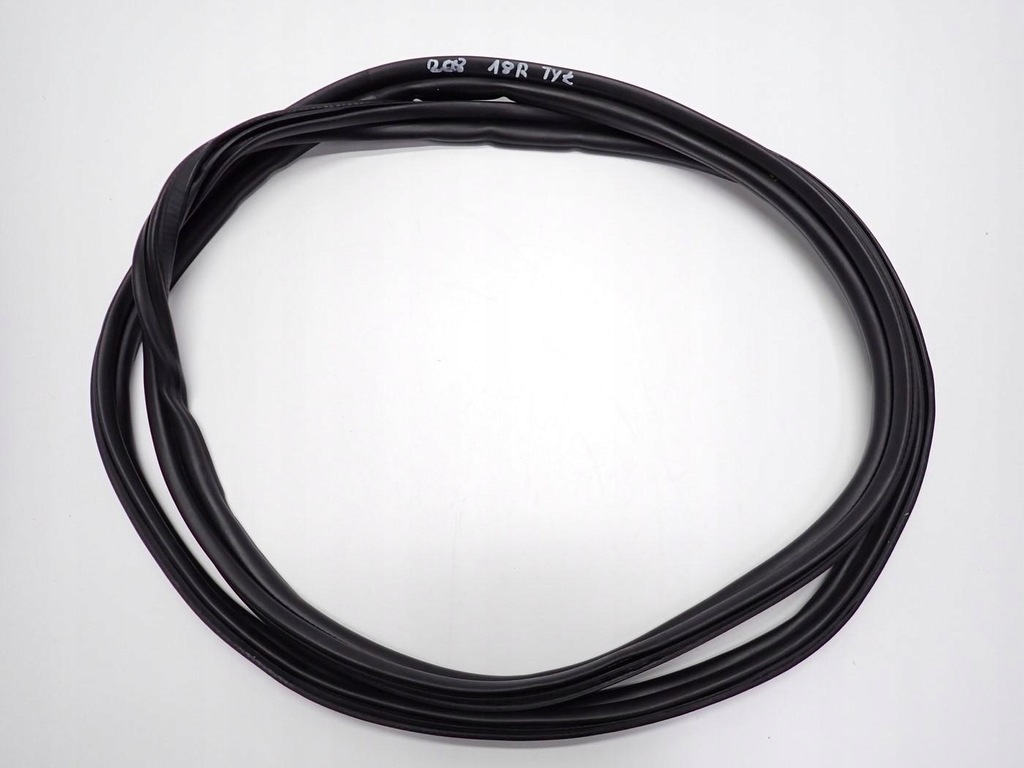 фото №1, Прокладка крышки задняя багажника 5d peugeot 208 18r