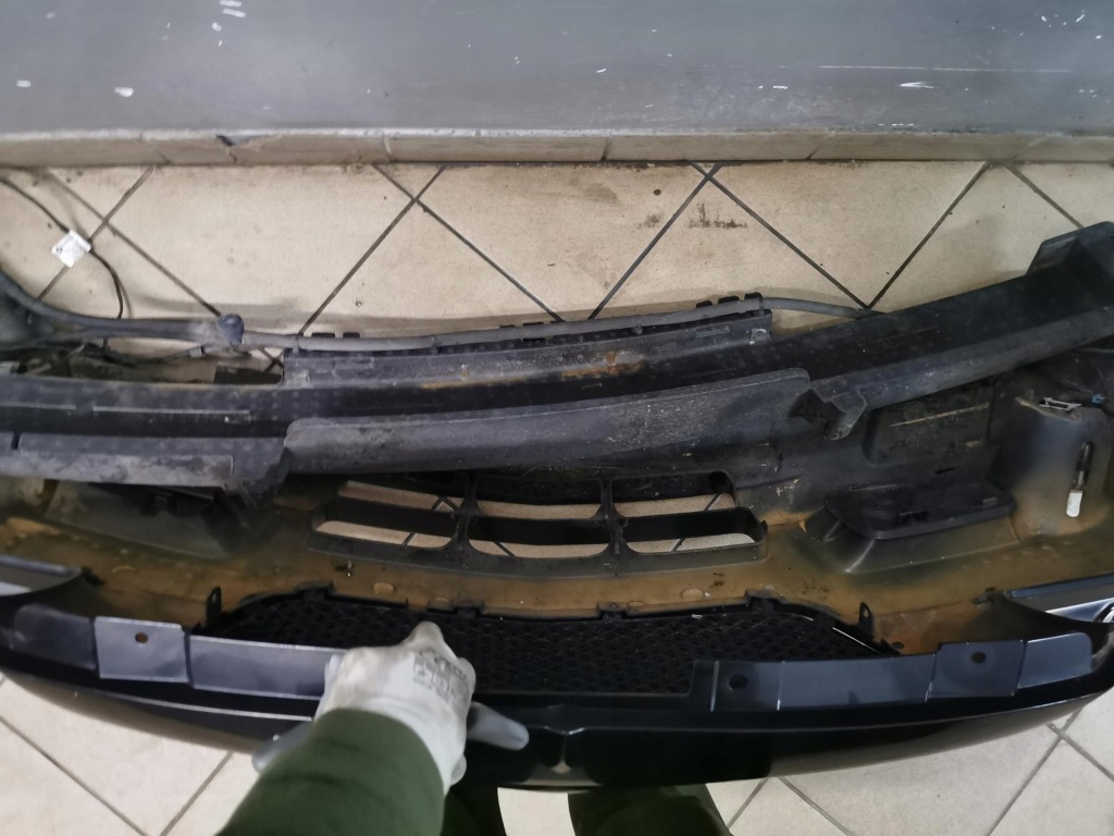 Бампер передній kompletny chrysler 300c 04-10 Оригінал