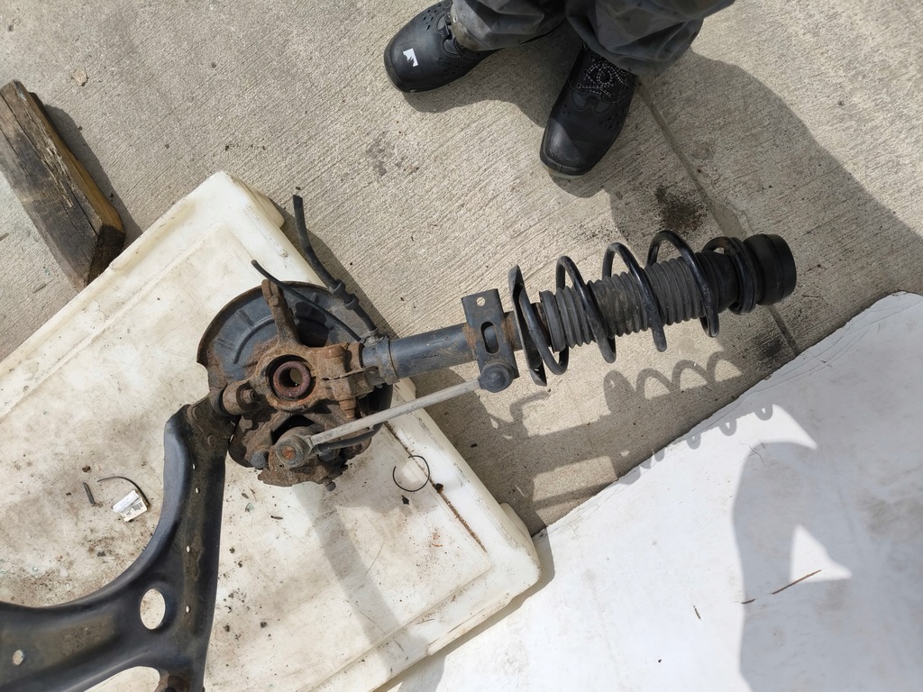 фото №8, Поворотний кулак ліва audi a1 8x vw skoda комплект 6r0413031j 6r0407151f