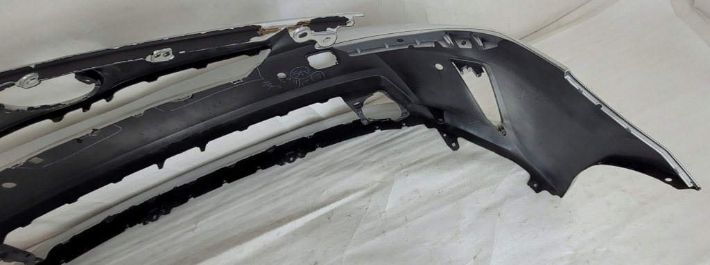 Бампер перед передній toyota prius + plus 2012- 52119-47440 / 52119-47240 в Україні