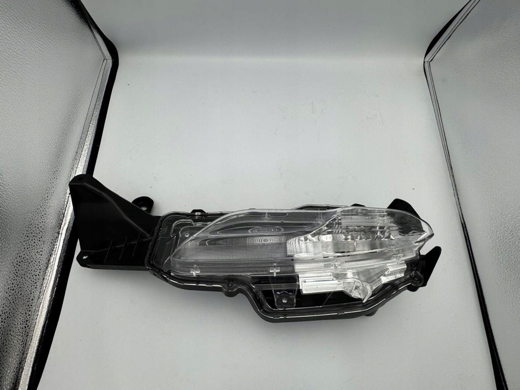 Toyota yaris cross лампа денна ліва звичайна 8144b-0d160 в Україні