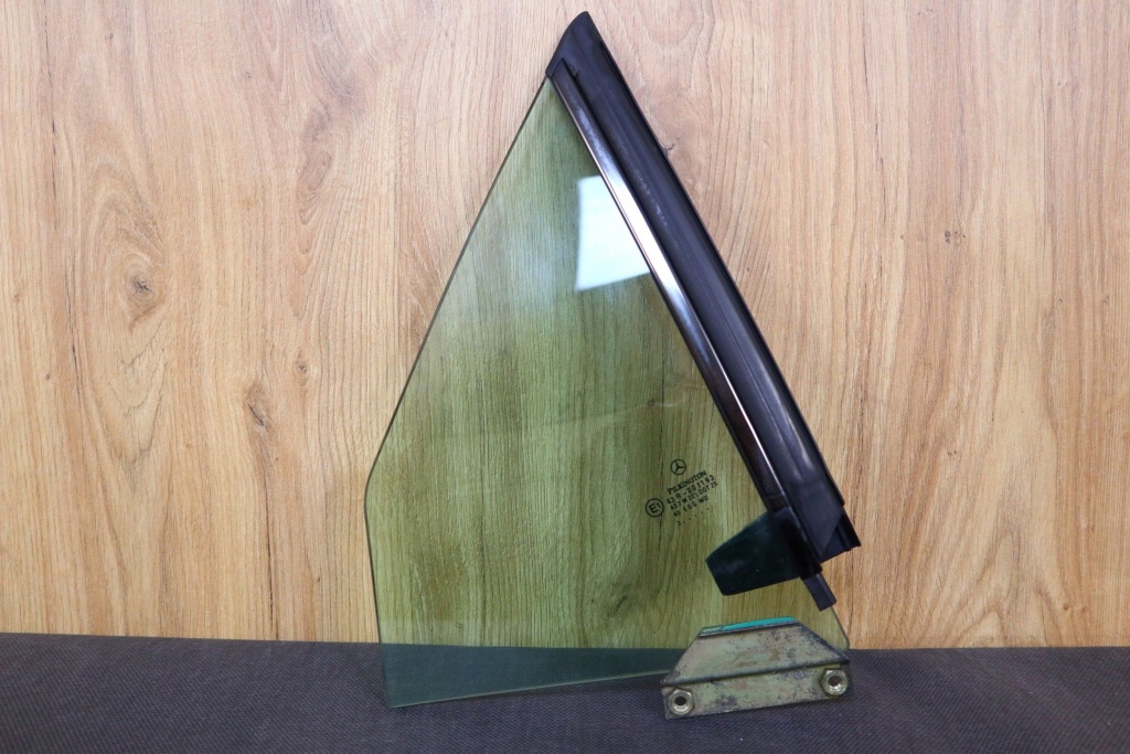 фото №1, Mercedes slk r170 стекло правая кузовная боковая задняя 2002 rok a1706700410