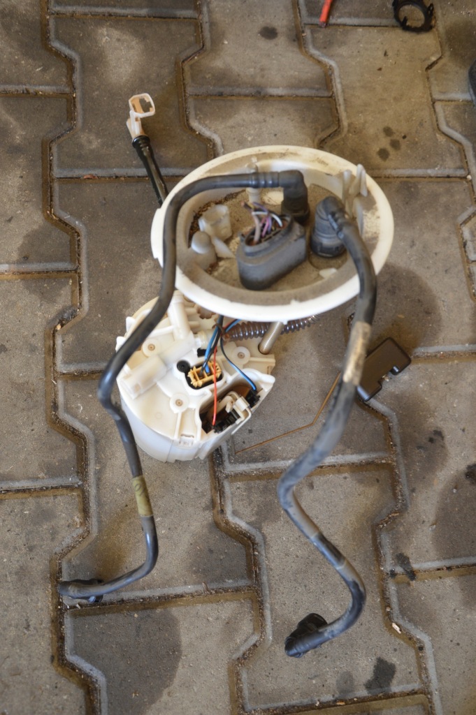 фото №1, Audi a5 8t насос топлива 2.7tdi 8k0919050