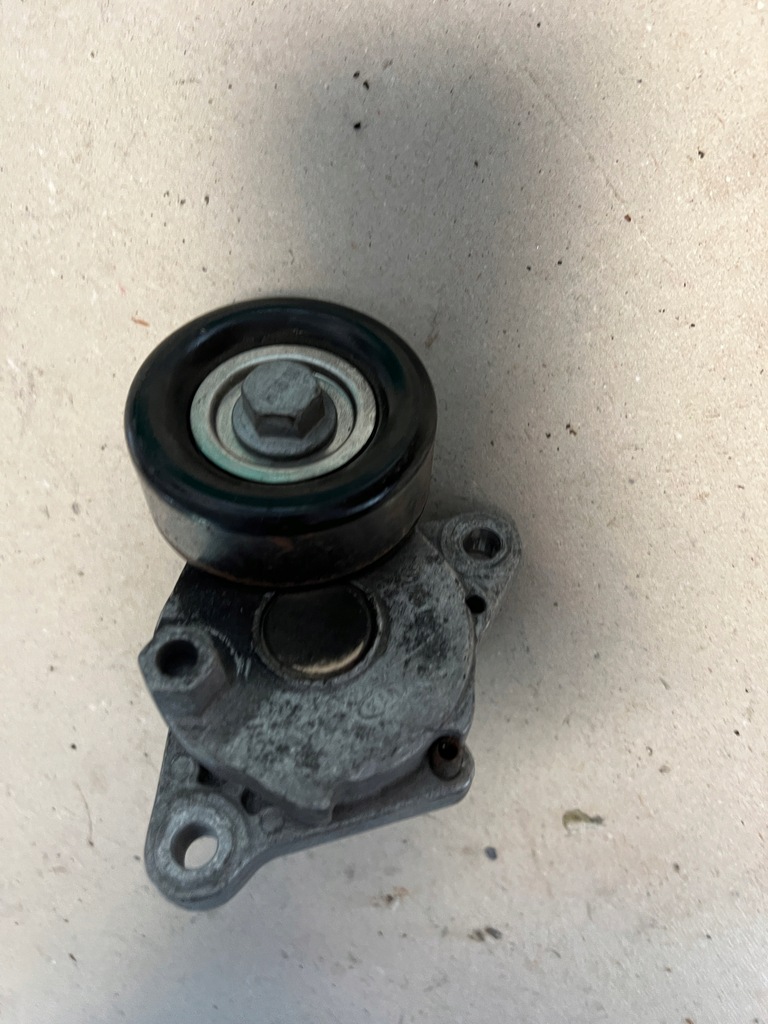 фото №2, Hyundai i20 1.1 crdi натяжитель ремень ролик