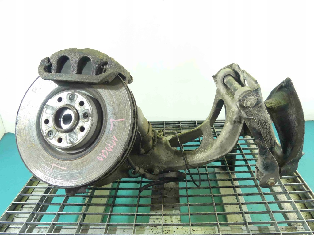 фото №1, Поворотний кулак ліва ступиця перед 2.7 hdi citroen c6 i