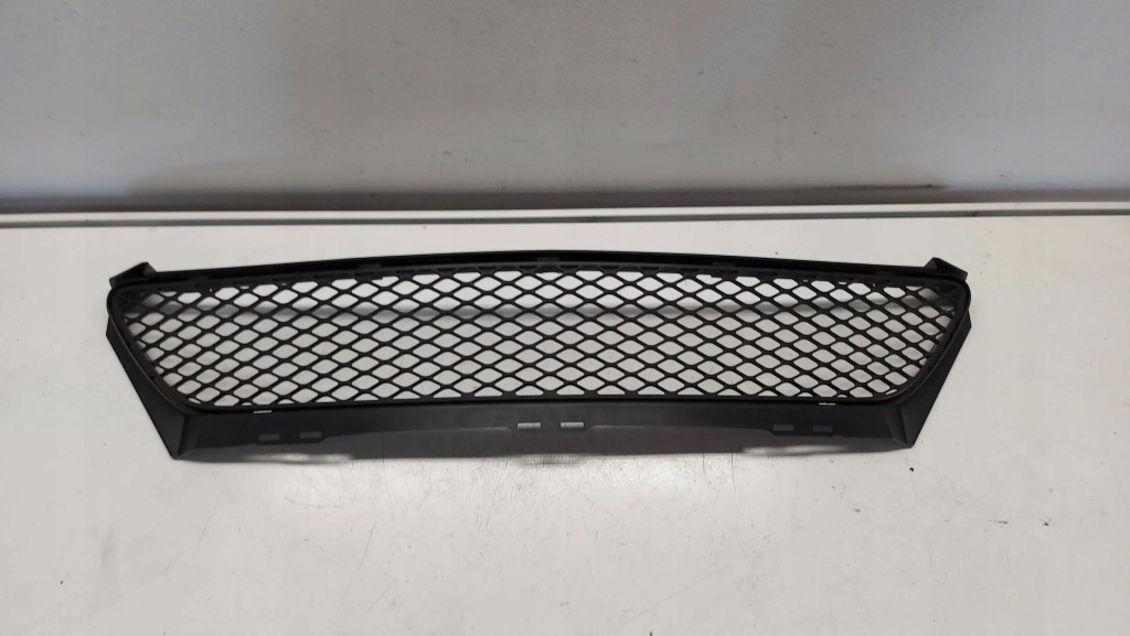 фото №1, Mercedes-benz оригинальный номер a1718850123 решётка вентиляционная, бампер