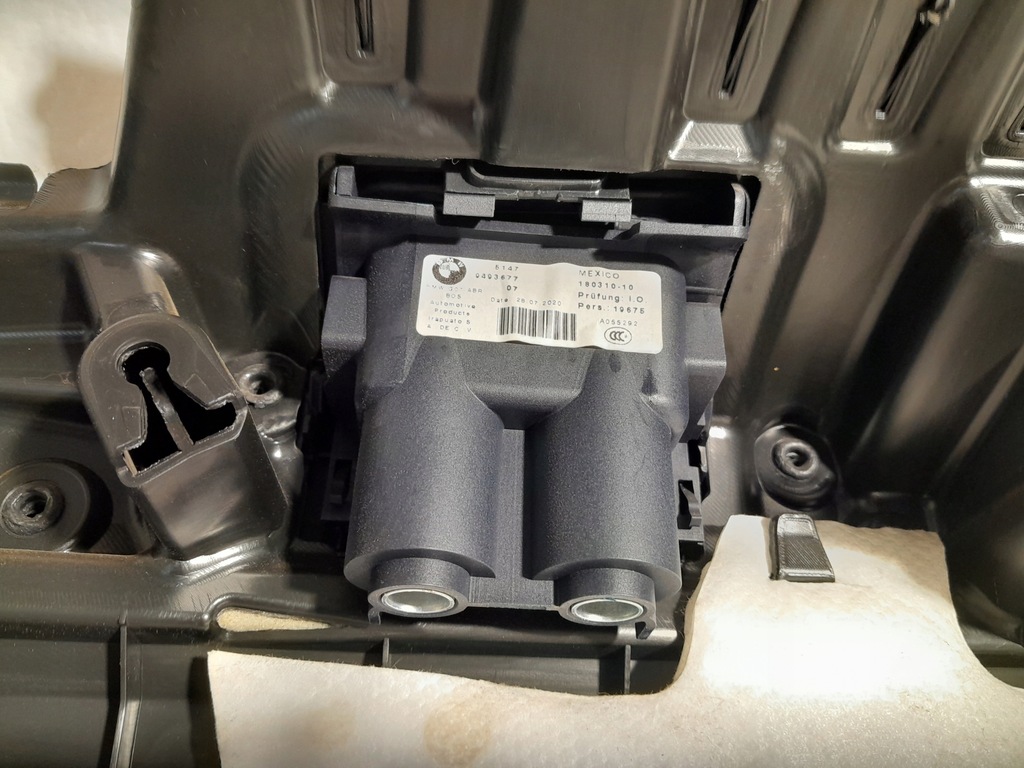 фото №8, Bmw x7 g07 обшивка багажника 3 rzedu сидений подлокотник переключатели