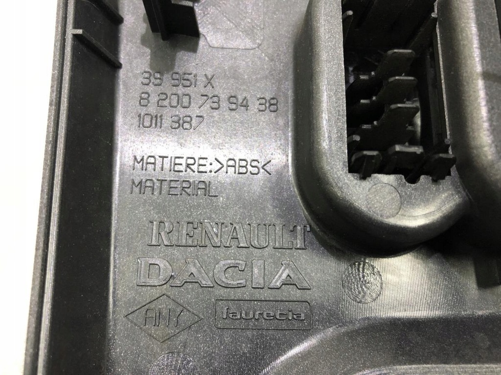 фото №10, Рамка консоли dacia sandero i 8200739438