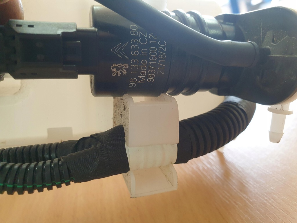 фото №4, Citroen ds7 бачок омивача 9830836980