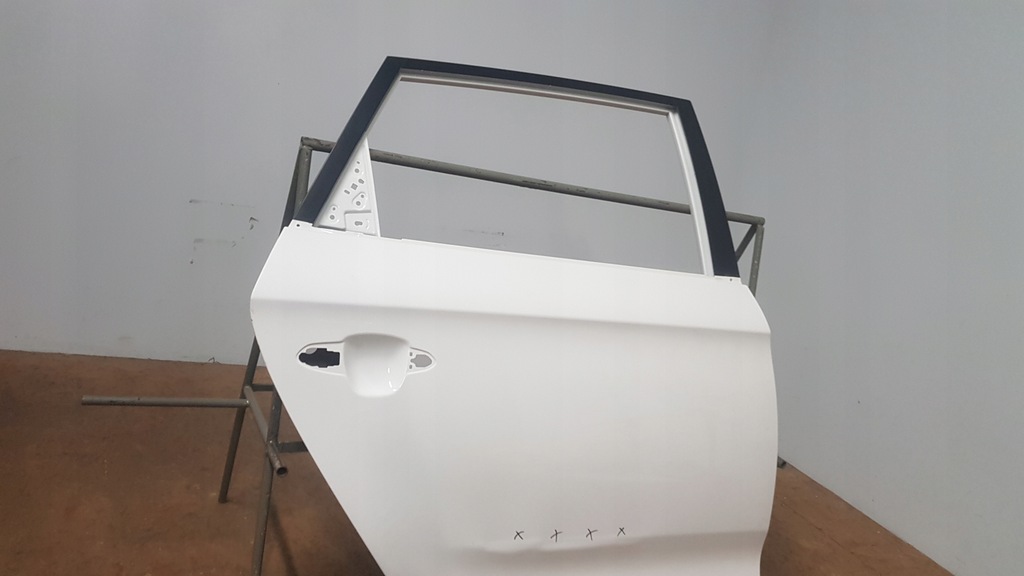 фото №9, Kia carens iv 4 дверь задние задняя правое