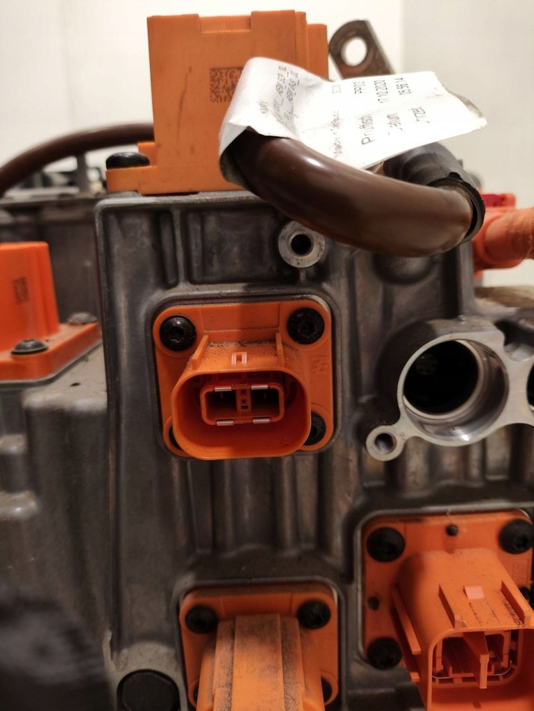 фото №11, Porsche taycan 9j1 2021 преобразователи