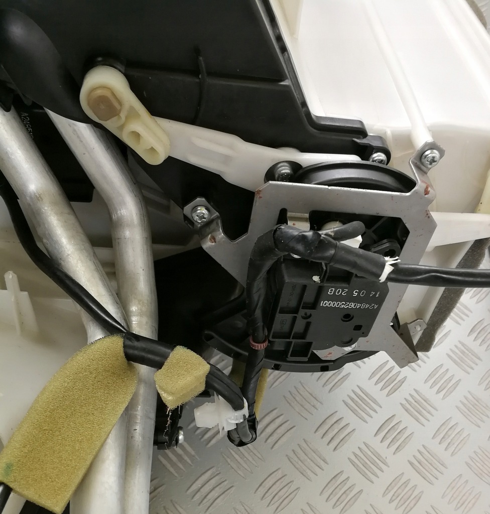 фото №12, 27215-1lb1a обігрівач кондиціонера infiniti qx80