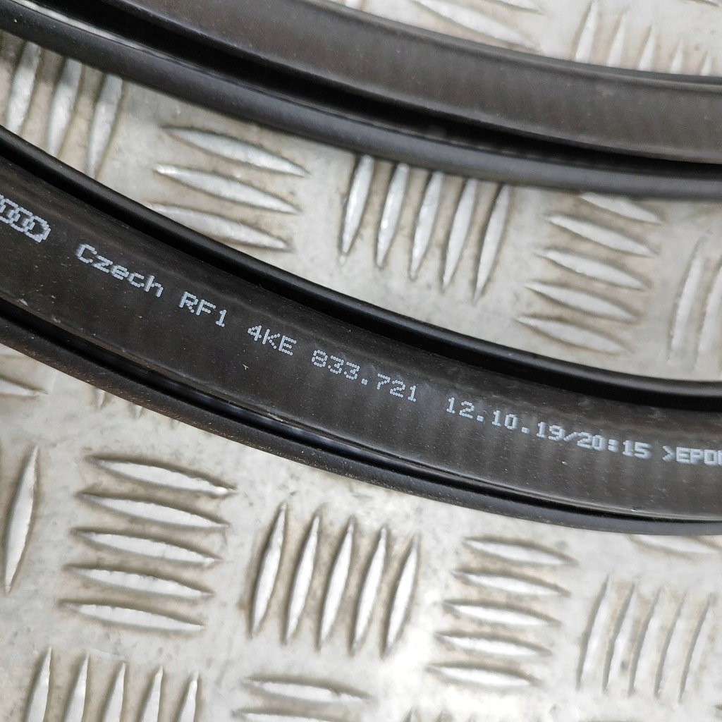 фото №6, Audi e-tron 2020 ліва сторона гумовий прокладка двері задніх