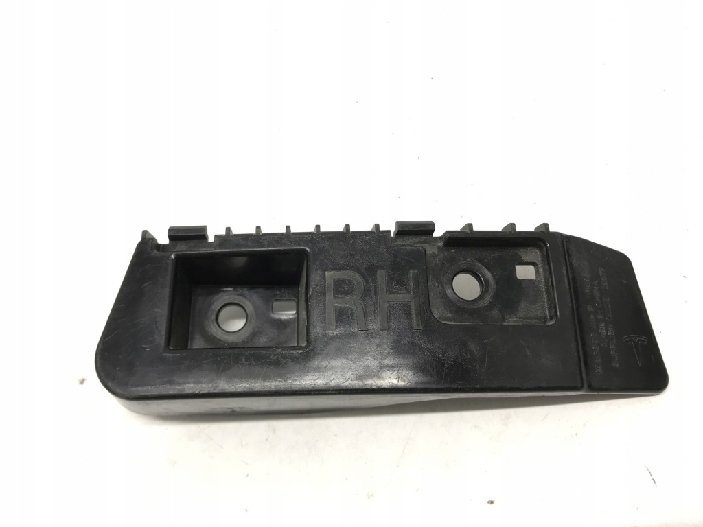 фото №1, Tesla 3 напрямна бампера правий задня 1083993-00-d