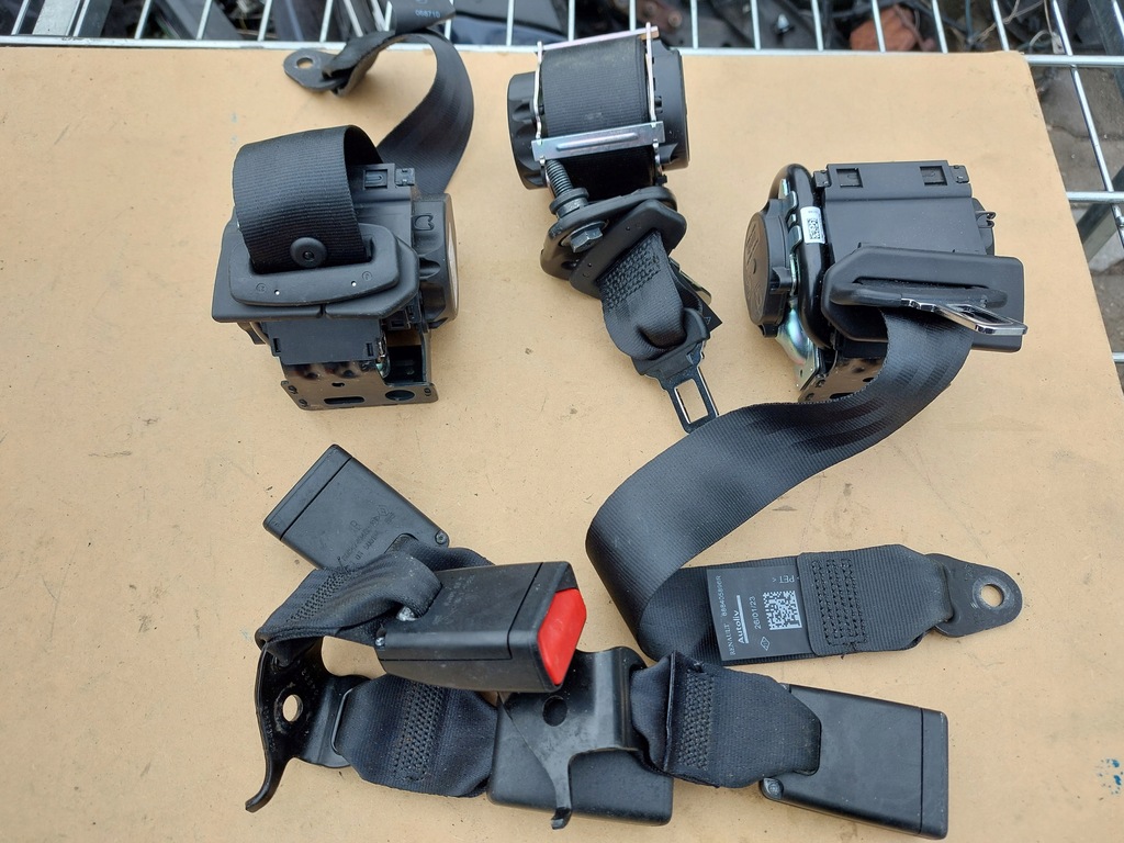 фото №1, Ремни натяжители защёлки задняя dacia duster ii