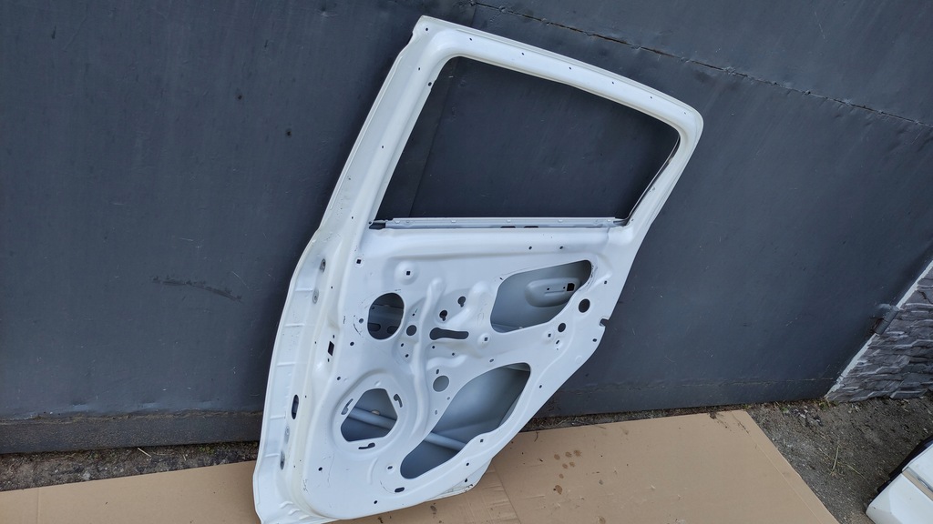 фото №8, Mitsubishi space ii star дверь правый задняя задние