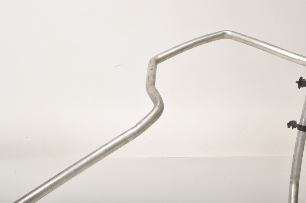 фото №3, Aston martin db9 6.0 шланг кондиционера