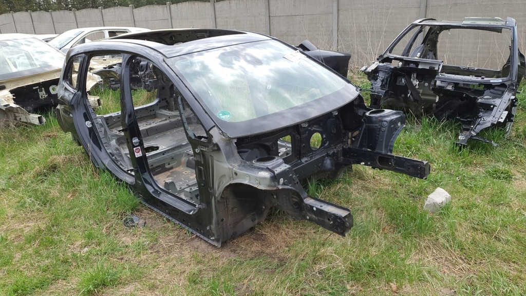 фото №1, Bmw 2 f46 четверть подкрылок лонжерон правая