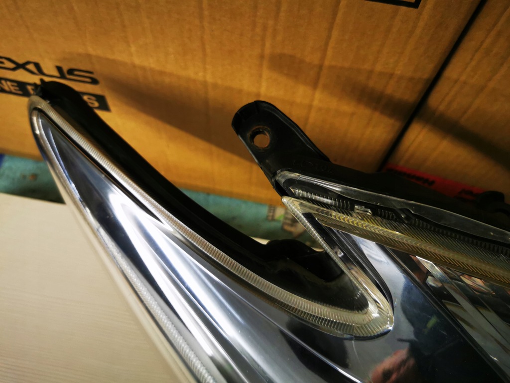 фото №1, Toyota prius iii 3 2009 - лампа правая линза led оригинал oe!