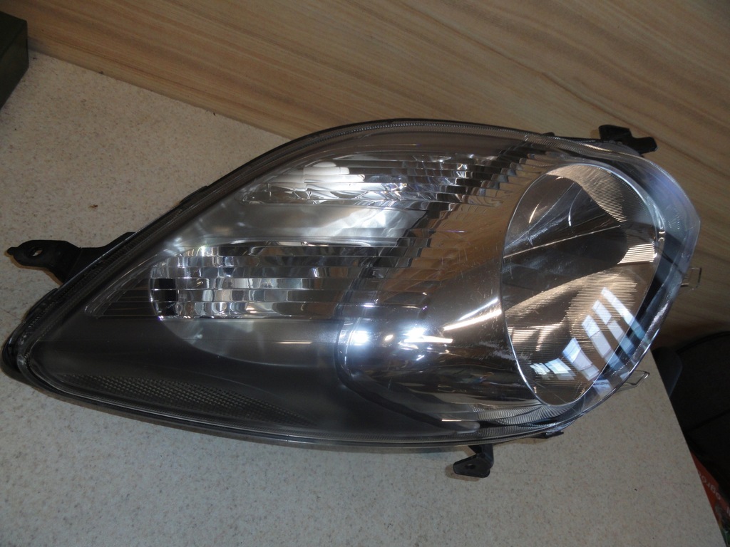 фото №1, Лампа фара права toyota yaris ii