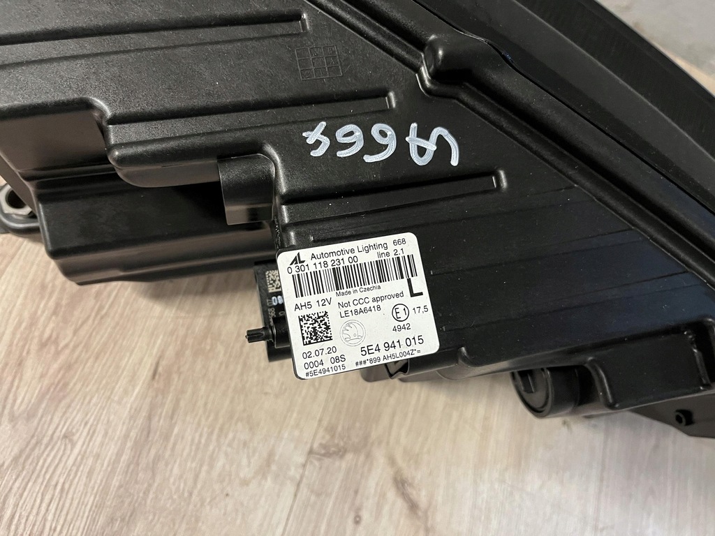 фото №11, Skoda octavia iv комплект лампа перед ліва права